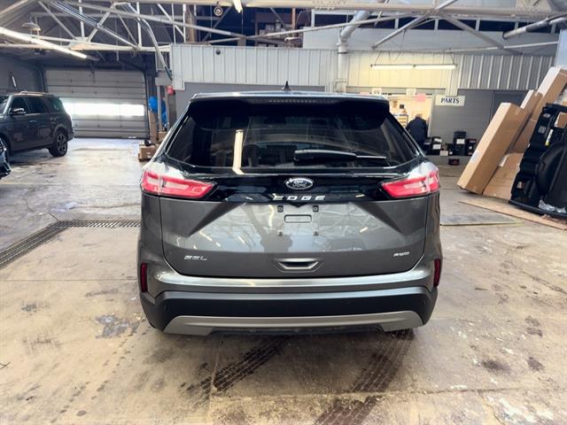 2022 Ford Edge SEL photo 4