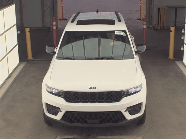2023 Jeep Grand Cherokee Altitude X photo 2