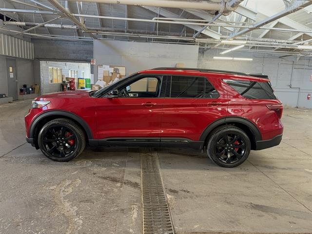 2023 Ford Explorer ST photo 2
