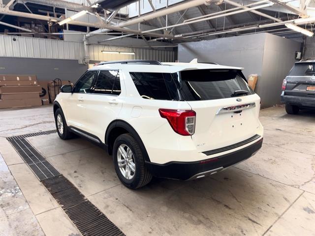 2022 Ford Explorer XLT photo 3
