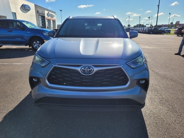 Used 2021 Toyota Highlander XLE with VIN 5TDGBRCH5MS062351 for sale in Redwood Falls, Minnesota