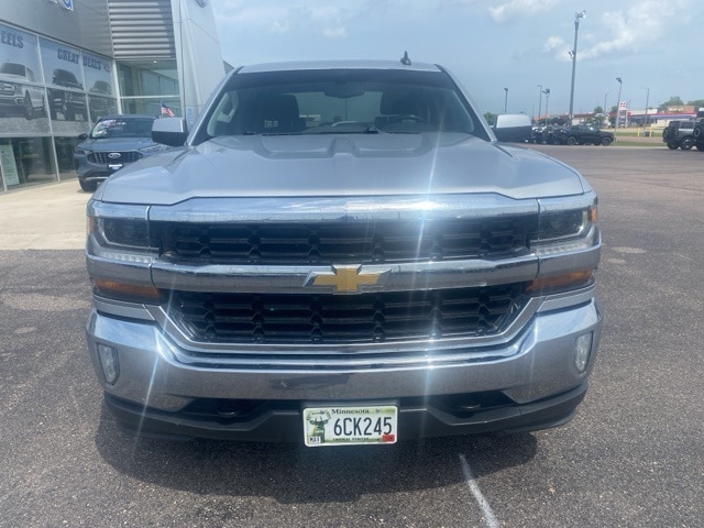 Used 2017 Chevrolet Silverado 1500 LT with VIN 3GCUKRECXHG314197 for sale in Redwood Falls, Minnesota