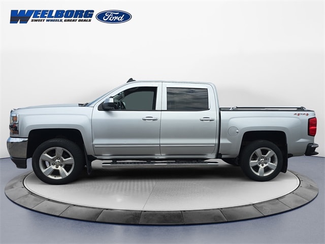Used 2017 Chevrolet Silverado 1500 LT with VIN 3GCUKRECXHG314197 for sale in Redwood Falls, Minnesota