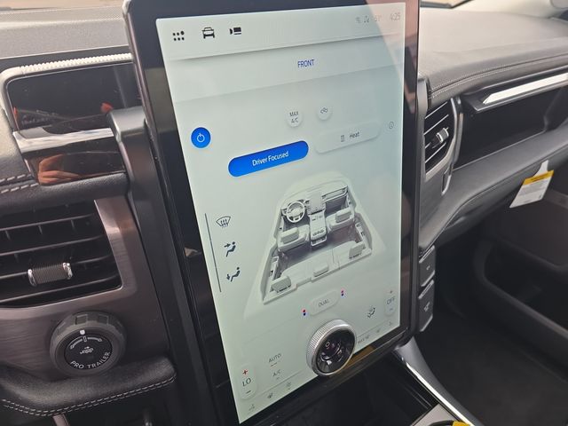 2025 Ford F-150 Lightning Flash - Photo 18