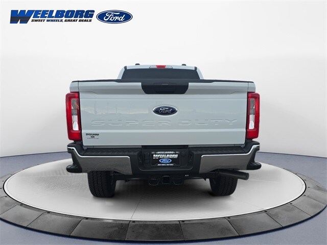 2025 Ford F-350 photo 4