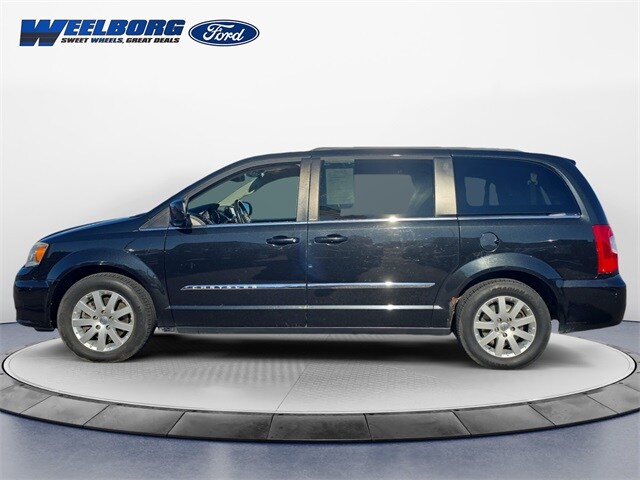 2014 Chrysler Town & Country Touring photo 2