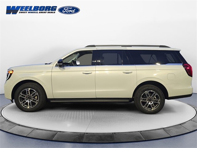 2025 Ford Expedition MAX photo 2