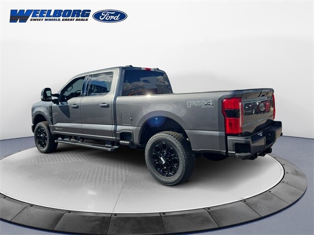2026 Ford F-350 photo 3