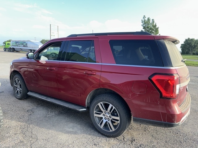 Used 2022 Ford Expedition XLT with VIN 1FMJU1JT2NEA51061 for sale in Redwood Falls, Minnesota