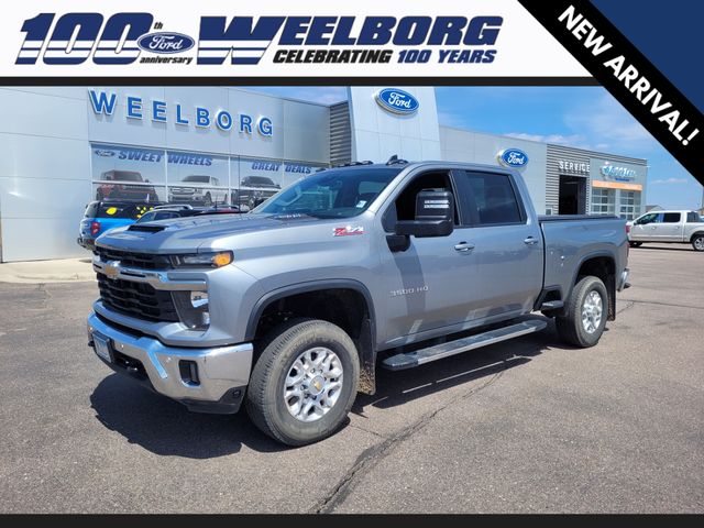 2025 Chevrolet Silverado HD LT 4WD Crew Cab Standard Box SRW's photo