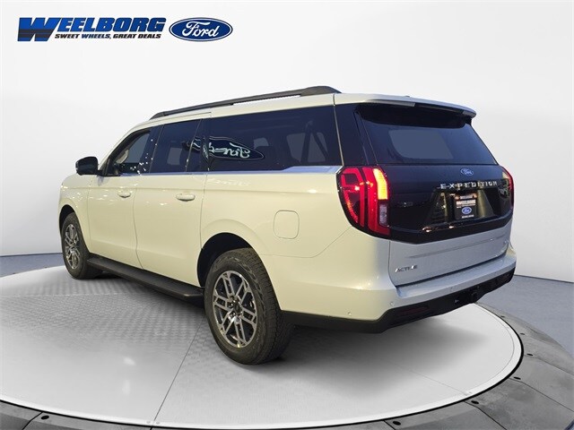 2025 Ford Expedition MAX photo 3