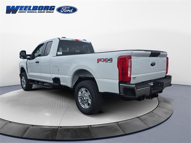 2025 Ford F-350 photo 3