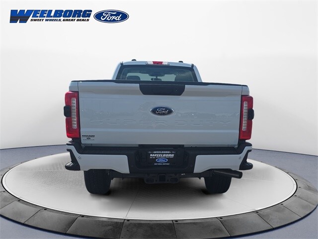 2025 Ford F-350 photo 4