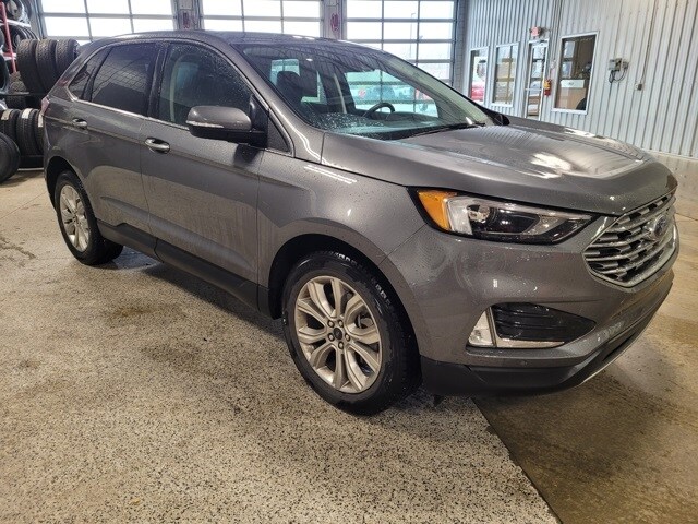 2024 Ford Edge Titanium photo 3