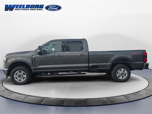 2026 Ford F-350 photo 2
