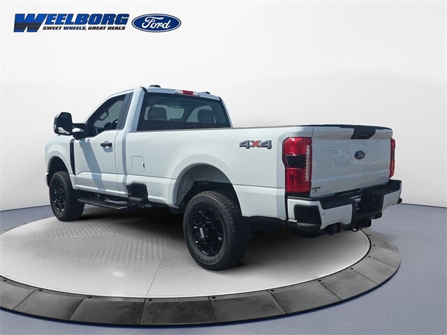 2025 Ford F-350 photo 3