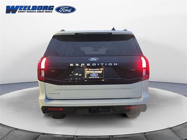 2025 Ford Expedition MAX photo 4