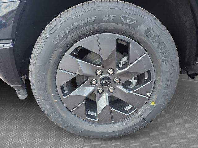 2025 Ford F-150 Lightning Flash - Photo 9