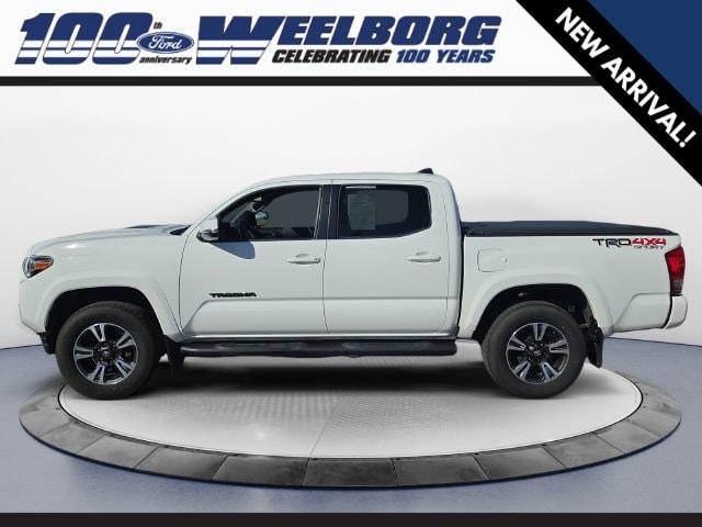 Used 2017 Toyota Tacoma TRD Sport with VIN 3TMCZ5AN1HM081948 for sale in Redwood Falls, Minnesota