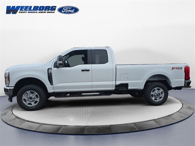 2025 Ford F-350 photo 2