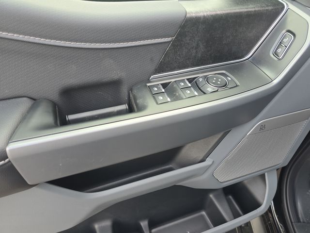 2025 Ford F-150 Lightning Flash - Photo 12