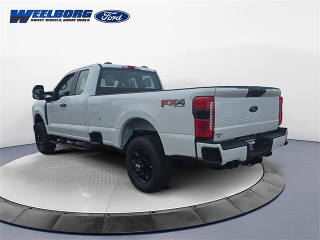 2025 Ford F-250 photo 3