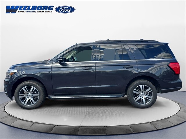 2022 Ford Expedition XLT photo 2