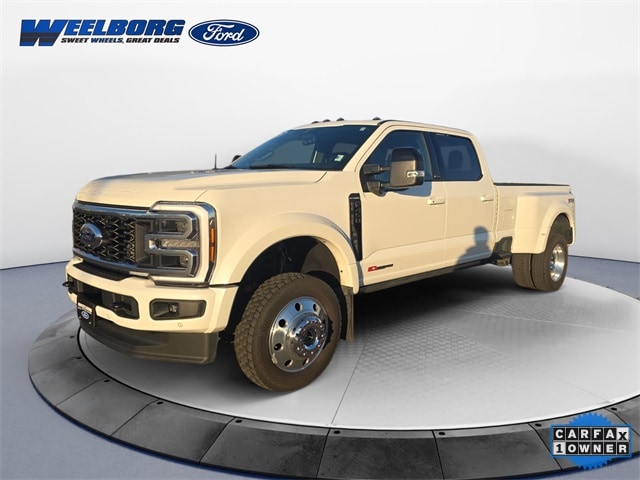 2025 Ford F-450 Super Duty Platinum's photo