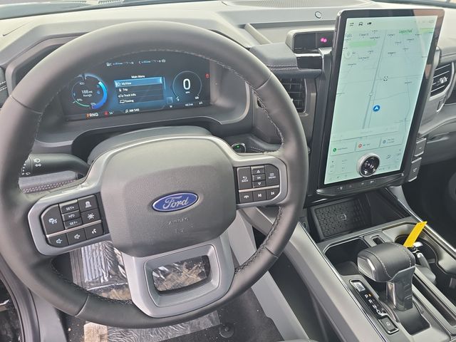 2025 Ford F-150 Lightning Flash - Photo 13