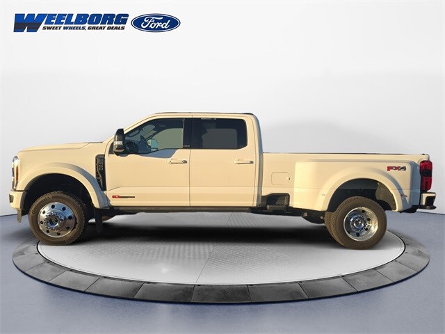 2025 Ford F-450 photo 2