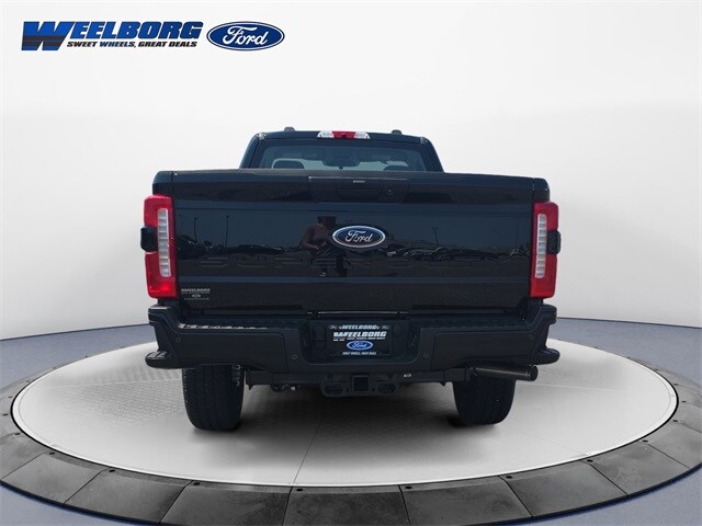 2025 Ford F-350 photo 4