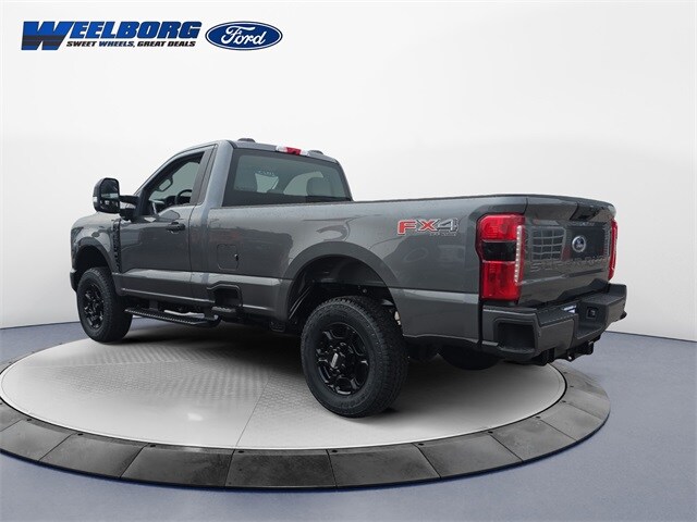 2025 Ford F-250 photo 3