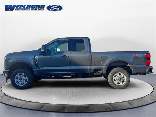 2026 Ford F-350 photo 2