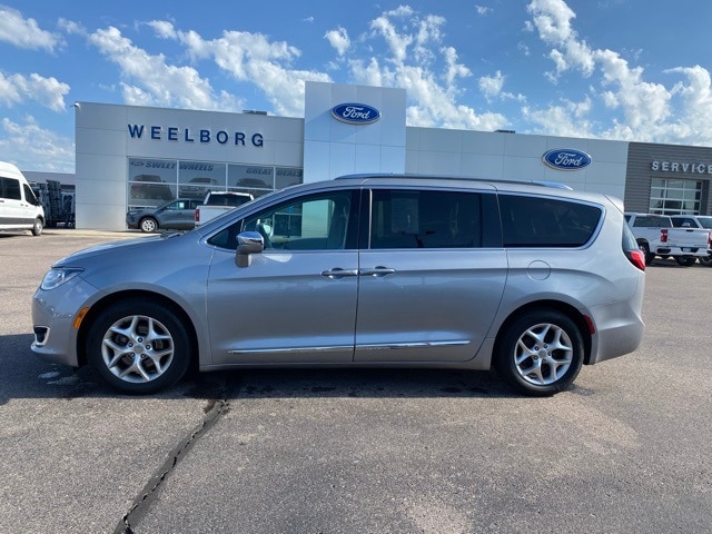 Used 2020 Chrysler Pacifica Limited with VIN 2C4RC1GG8LR285693 for sale in Redwood Falls, Minnesota