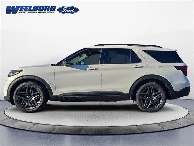 2025 Ford Explorer ST photo 2