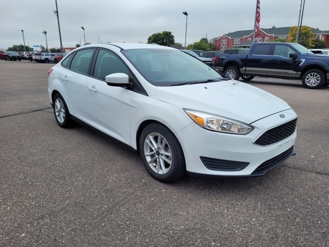 2018 Ford Focus SE photo 2