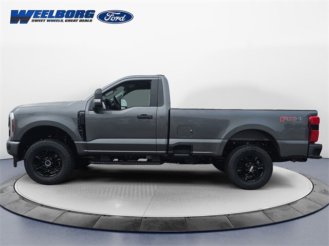 2025 Ford F-250 photo 2