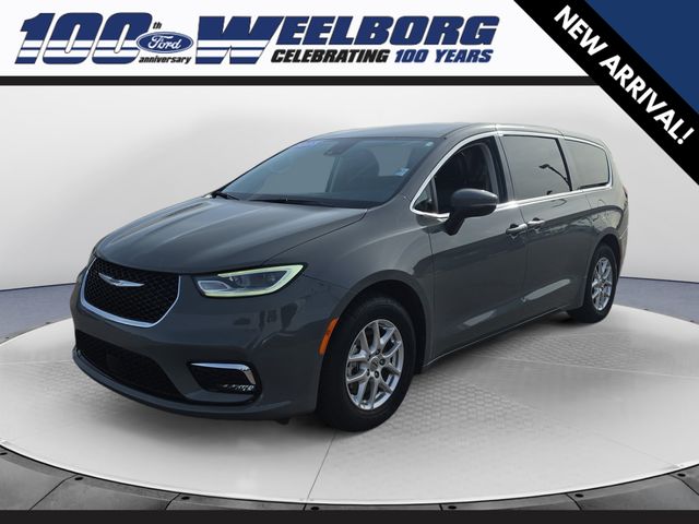 2023 Chrysler Pacifica Touring L's photo