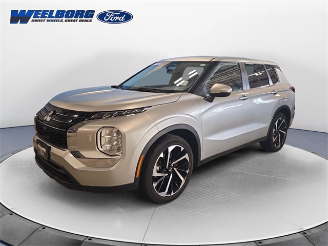 2022 Mitsubishi Outlander ES's photo