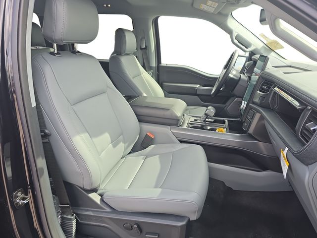 2025 Ford F-150 Lightning Flash - Photo 25