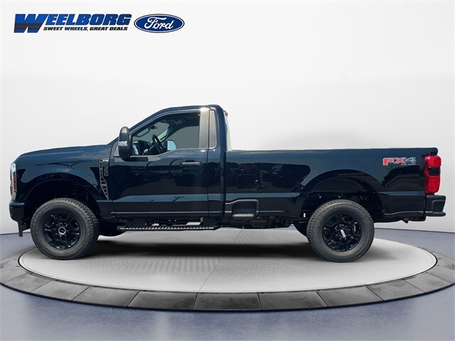 2025 Ford F-350 photo 2