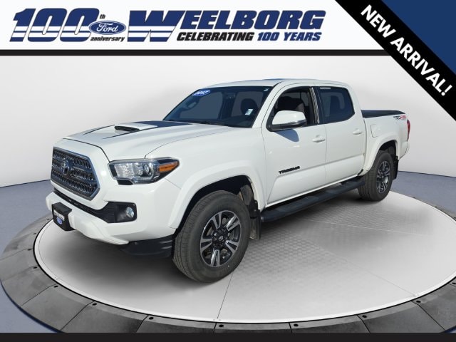 Used 2017 Toyota Tacoma TRD Sport with VIN 3TMCZ5AN1HM081948 for sale in Redwood Falls, Minnesota