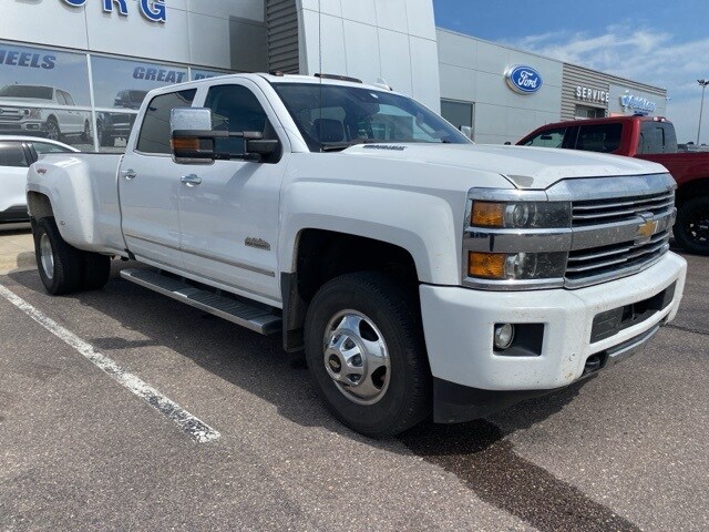 2016 Chevrolet Silverado 3500HD High Country photo 3