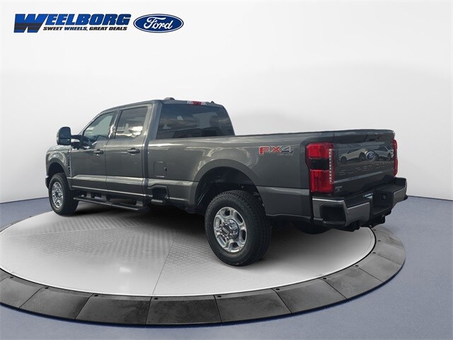 2026 Ford F-350 photo 3