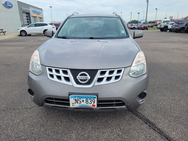 2013 Nissan Rogue SV photo 2