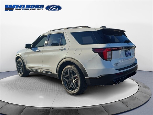 2025 Ford Explorer ST photo 3
