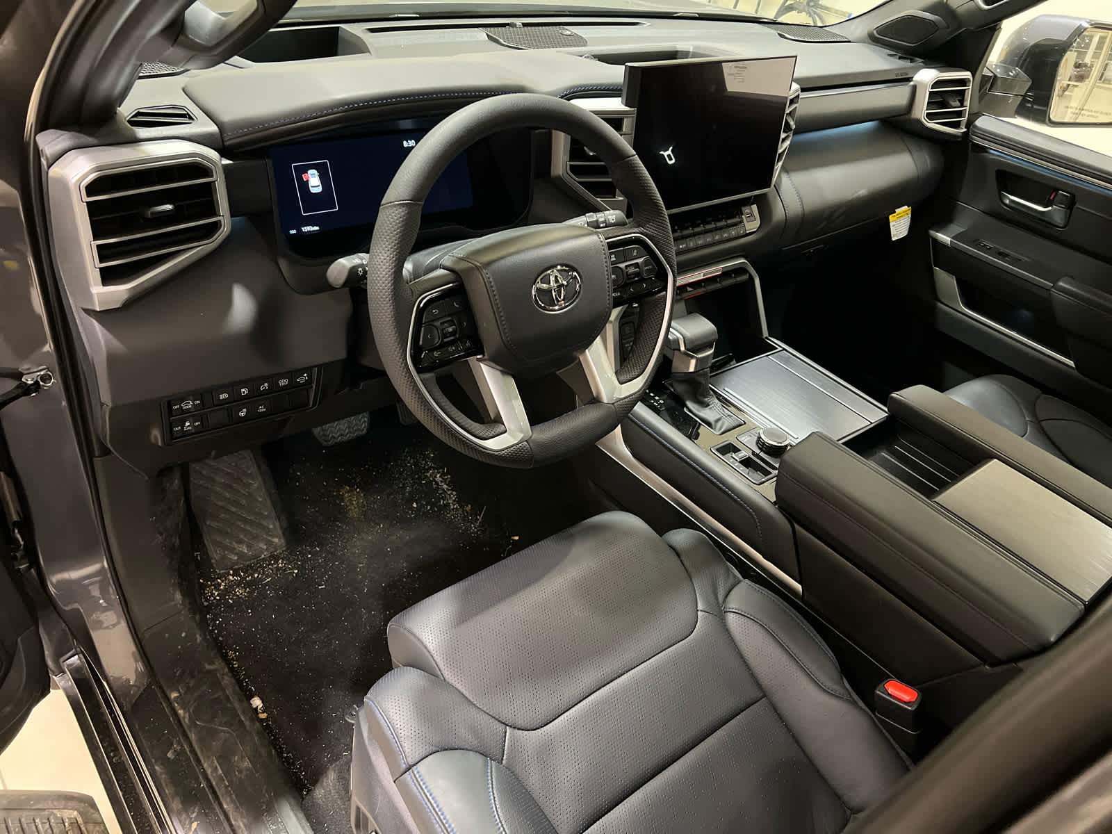 2025 Toyota Sequoia Platinum - Photo 13