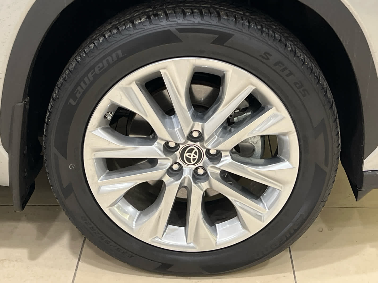 2023 Toyota Highlander Limited - Photo 3