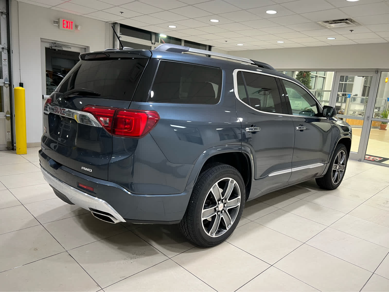 2019 Gmc Acadia Denali photo 2