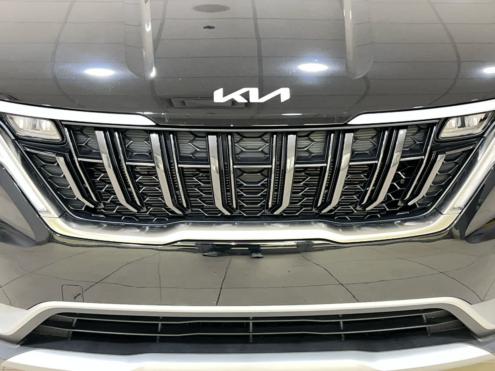 2024 Kia Carnival LX photo 3